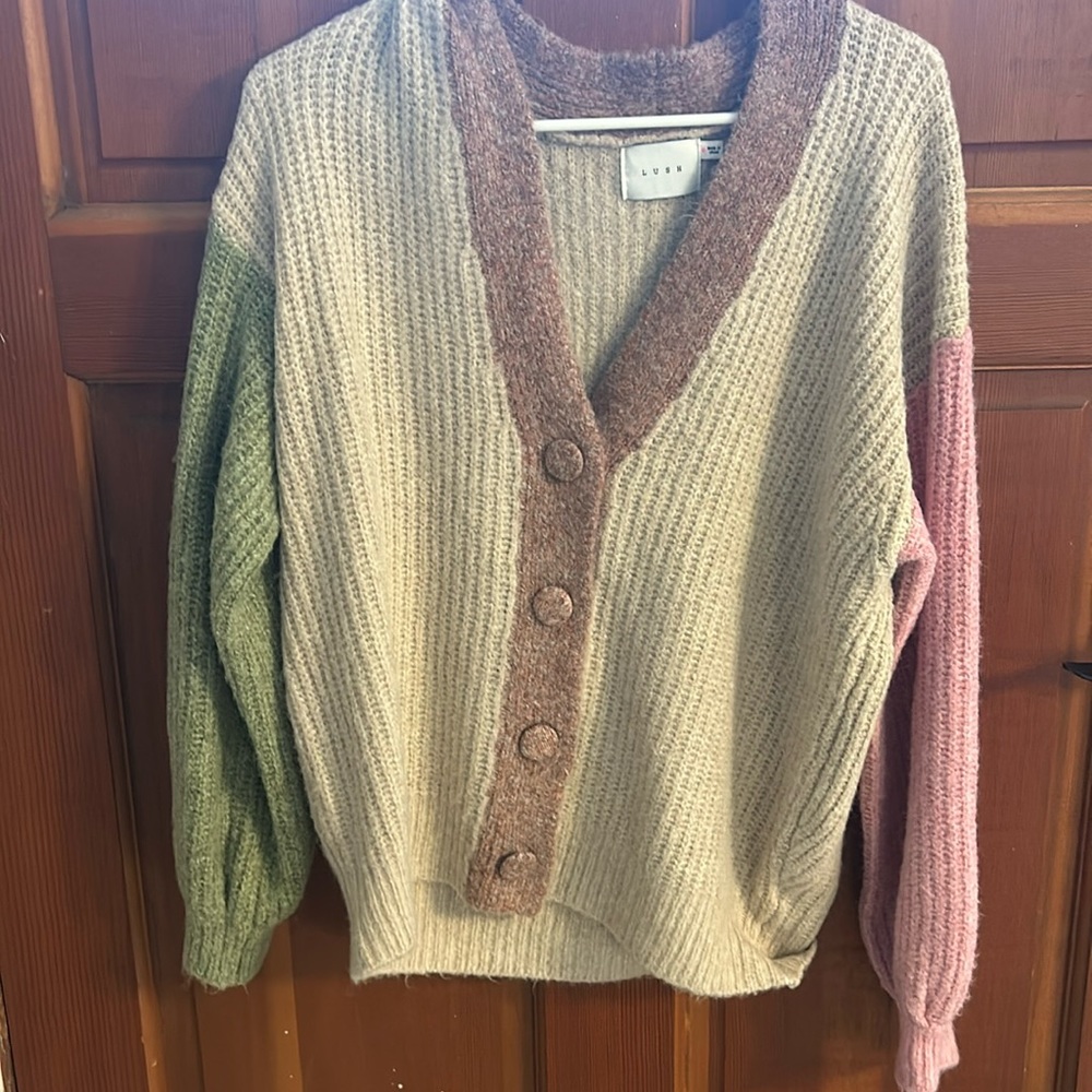 Colored sleeve sweater